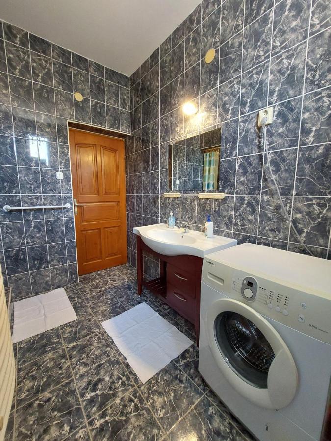 Csaladbarat Vendeglak Szegedi Maganszallashely 9 Fo Reszere, Nagycsaladok Es Barati Tarsasagok Reszere Luaran gambar