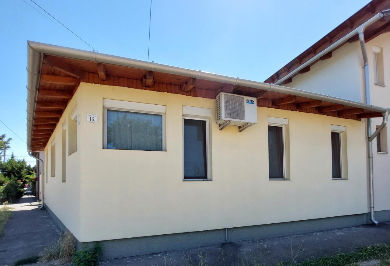 Csaladbarat Vendeglak Szegedi Maganszallashely 9 Fo Reszere, Nagycsaladok Es Barati Tarsasagok Reszere Luaran gambar